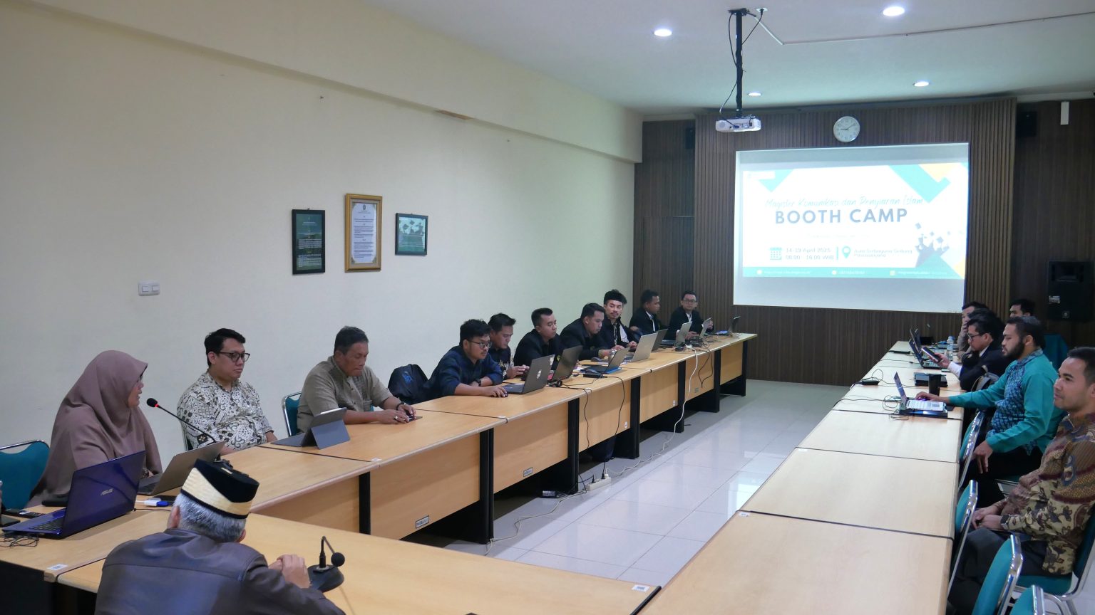 Bekali Mahasiswa, MKPI UIKA Bogor Selenggarakan Bootcamp Penulisan Tesis dan Workshop Ilmiah