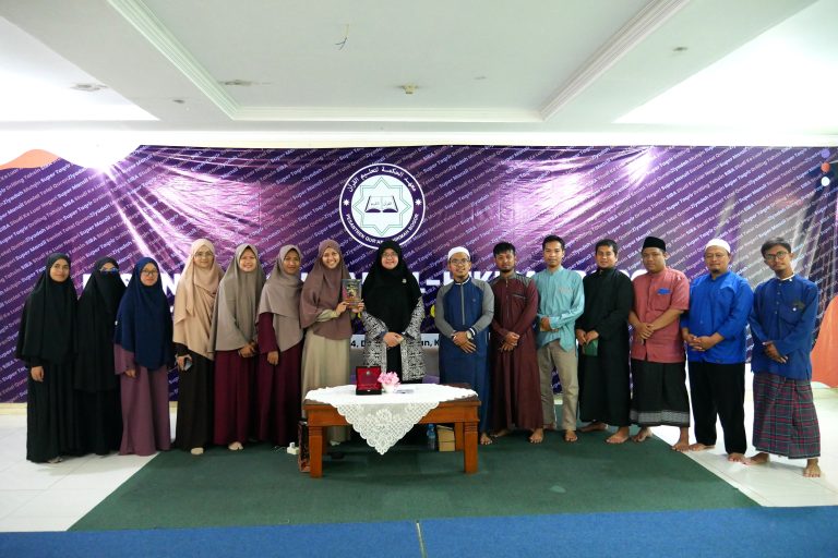 Perkuat Silaturahmi, Dewi Anggrayni, Ph.D Hadir sebagai Narasumber di Pesantren Al-Hikmah