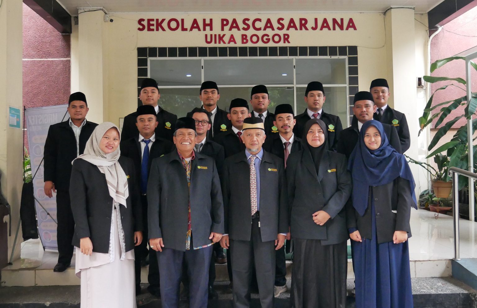 Tonggak Bersejarah: MKPI UIKA Bogor Luluskan 12 Mahasiswa Perdana dalam Sidang Tesis